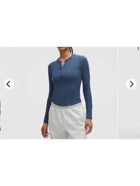 Lululemon Womens Hold Tight Long-Sleeve Henley in Blue Twill Athletic shirt